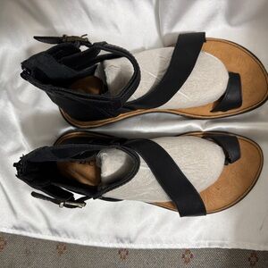 boc Black and Tan Women's Sandals